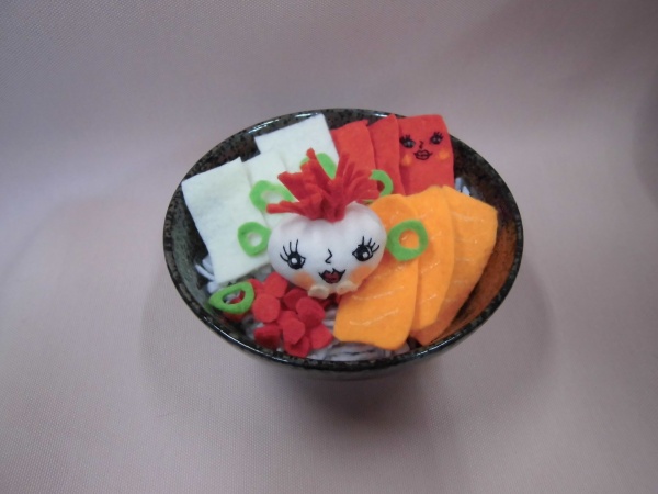 海鮮丼にマリコ。